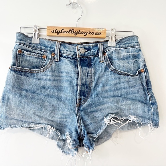 Levis High Rise Wedgie Short in Buena Vista Light - Picture 4 of 13